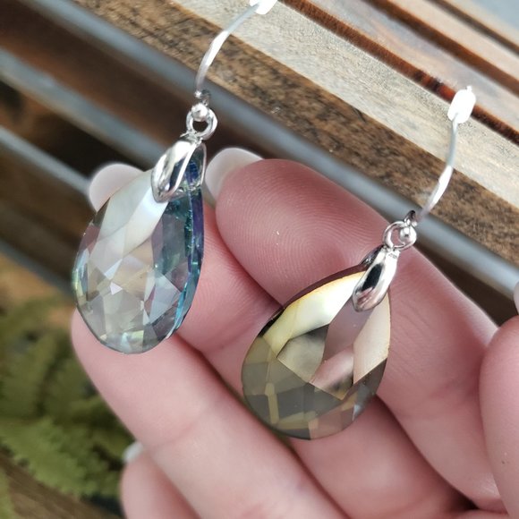 Avon Glimmering Colors Faceted Teardrop Earrings - Picture 2 of 3